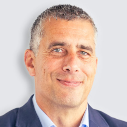 Portrait-Foto von Steffen Arta