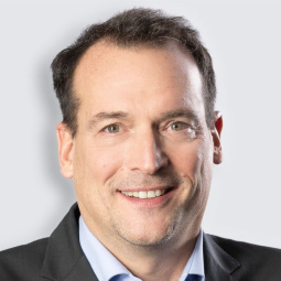 Portrait-Foto von Matthias Deeg