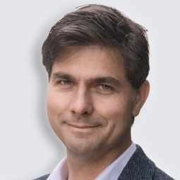 Portrait-Foto von Mark Helfrich