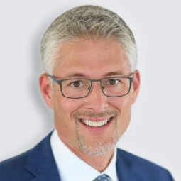 Portrait-Foto von Steffen Jäger