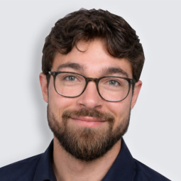 Portrait-Foto von Theo Mangos