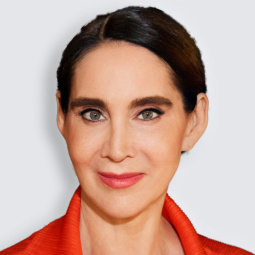 Portrait-Foto von Anabel Ternès von Hattburg