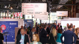 Menschen in der Ausstellung des BDEW Kongress 2024