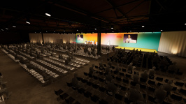 Visualisierung des Plenums auf dem BDEW Kongress 2025 mit Blick von rechts
