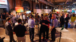 Menschen in der Ausstellung des BDEW Kongress 2025