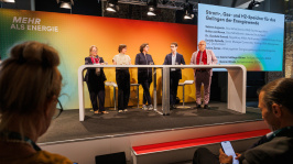 Podiumsdiskussion in einer Themensession auf dem BDEW Kongress 2025