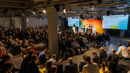 Podiumsdiskussion in einer Themensession auf dem BDEW Kongress 2025 mit vollem Publikum