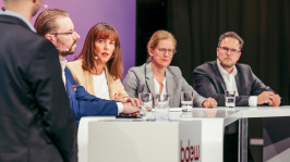 Podiumsdiskussion in einer Themensession auf dem BDEW Kongress 2024