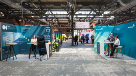 Menschen in der Ausstellung des BDEW Kongress 2025