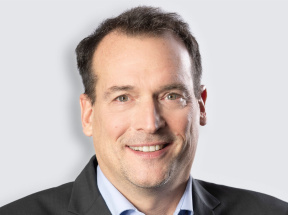 Portrait-Foto von Matthias Deeg