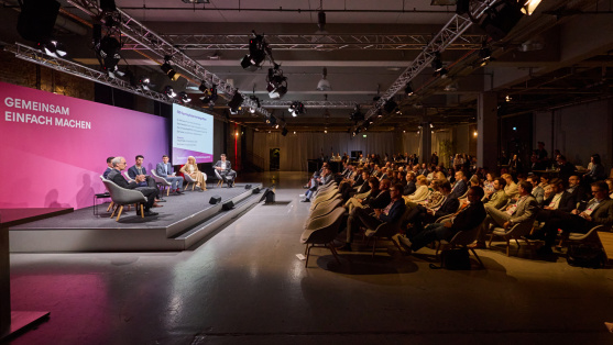 Podiumsdiskussion in einer Themensession auf dem BDEW Kongress 2024