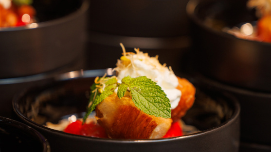 frisches Obst in Schalen