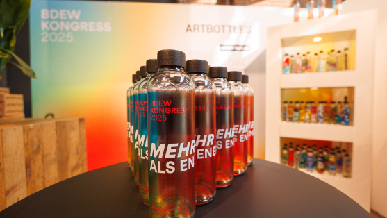 Trinkflaschen im Design des BDEW Kongress 2025